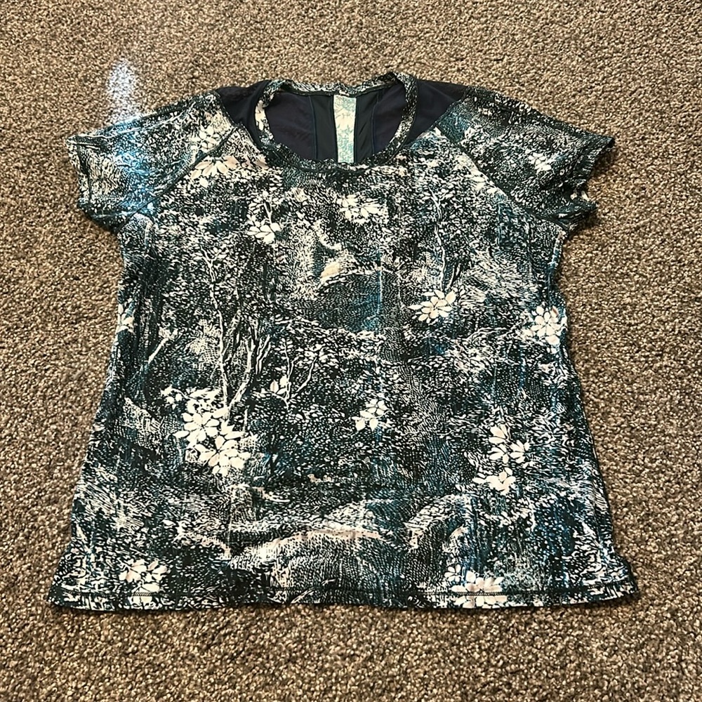 Lululemon athletic top !!